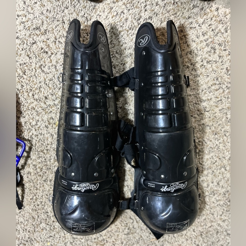 Umpire/catcher shin protection